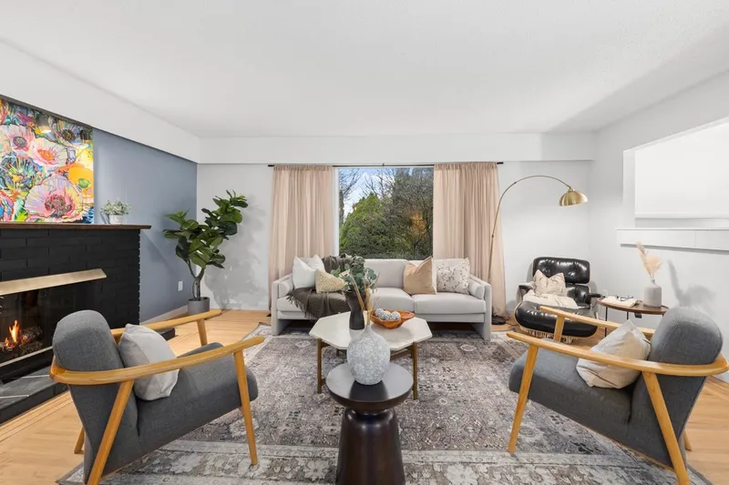 3878 ROYAL OAK AVENUE - photo 2 of 25