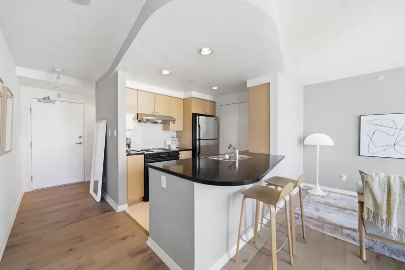 1203 1008 CAMBIE STREET - photo 4 of 26