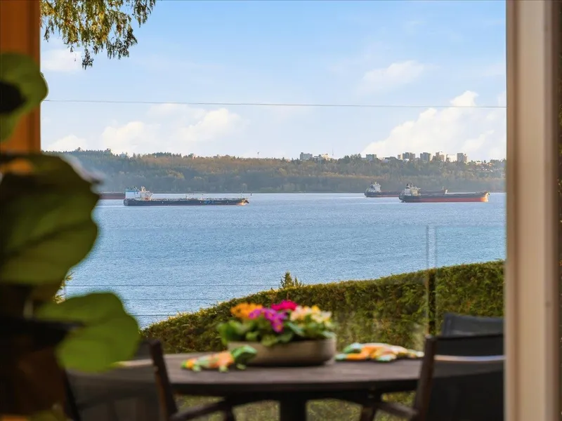 2618 LAWSON AVENUE - photo 3 of 25