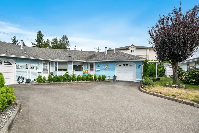 228 7610 EVANS ROAD - photo 2 of 39