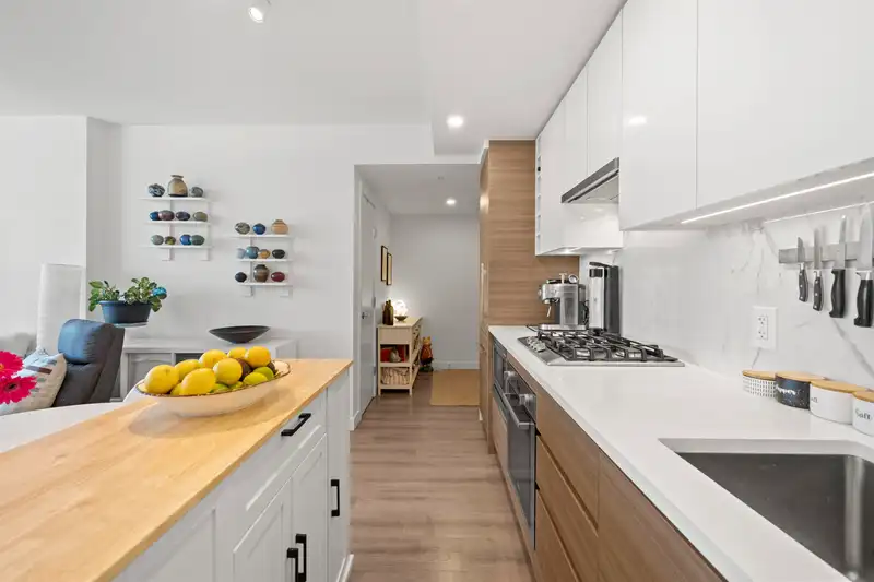 1905 823 CARNARVON STREET - photo 2 of 28