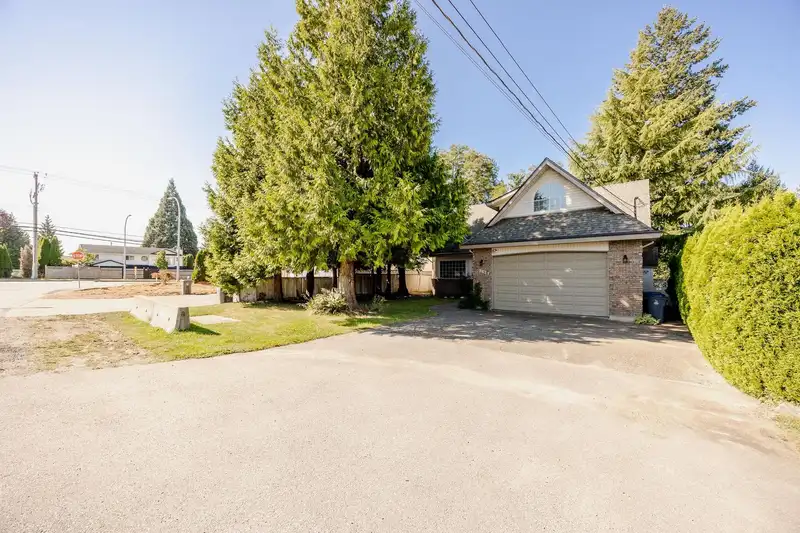 9621 161A STREET - photo 2 of 40