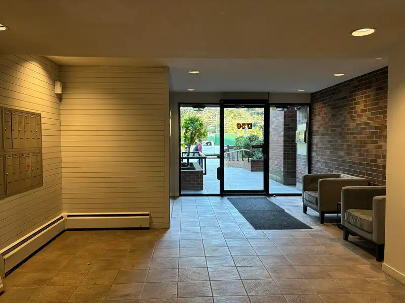 103 1750 W 10TH AVENUE - photo 4 of 34