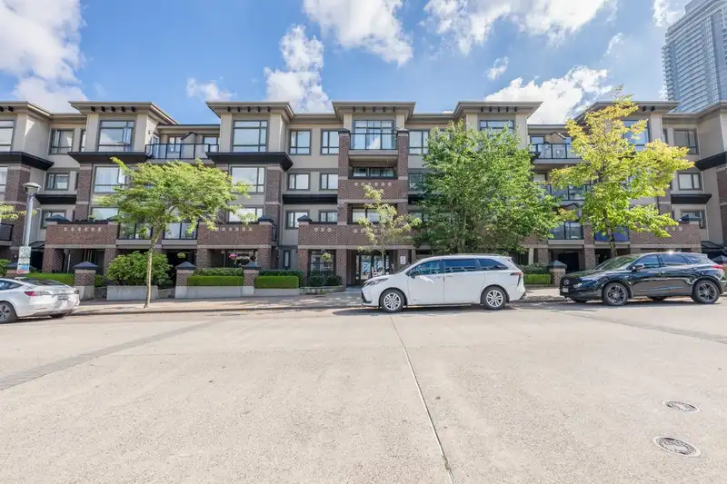 305 10822 CITY PARKWAY - photo 1 of 28