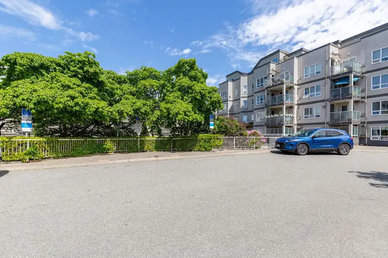 412 14399 103 AVENUE - photo 4 of 40