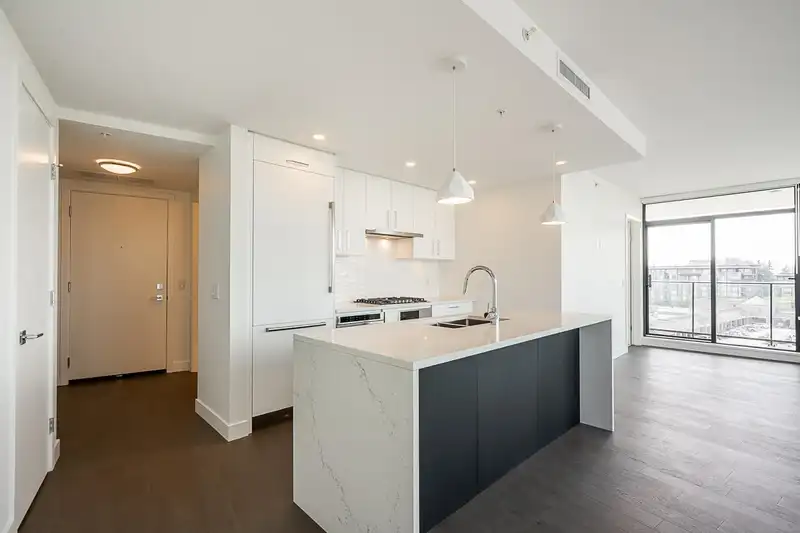 710 1588 JOHNSTON ROAD - photo 1 of 33