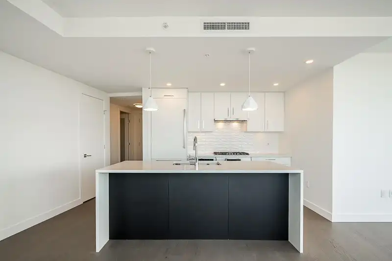 710 1588 JOHNSTON ROAD - photo 3 of 33