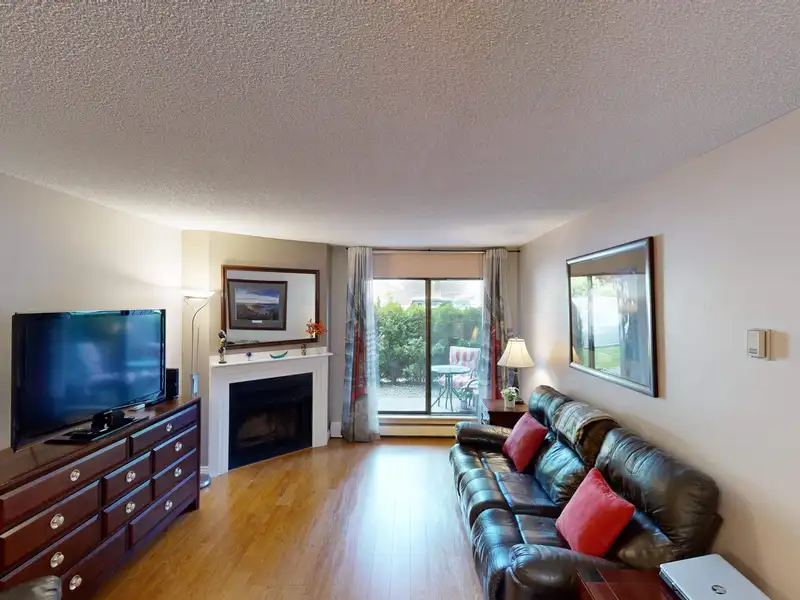 2104 13819 100 AVENUE - photo 4 of 21
