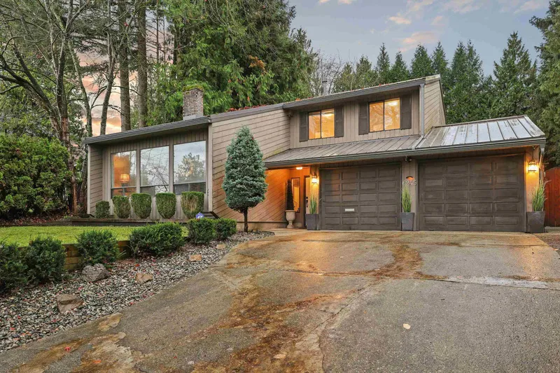 6245 152A STREET - photo 1 of 25