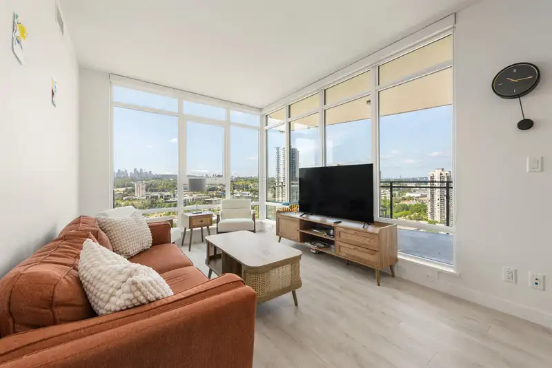 1808 2085 SKYLINE CRESCENT - photo 3 of 39