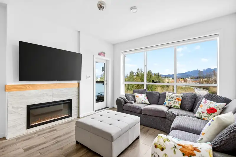 417 11641 227 STREET - photo 1 of 23