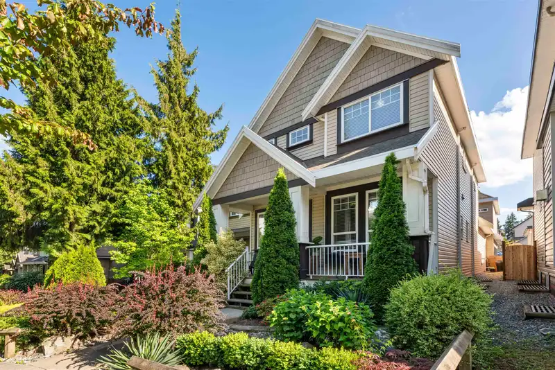 15032 60 AVENUE - photo 1 of 40