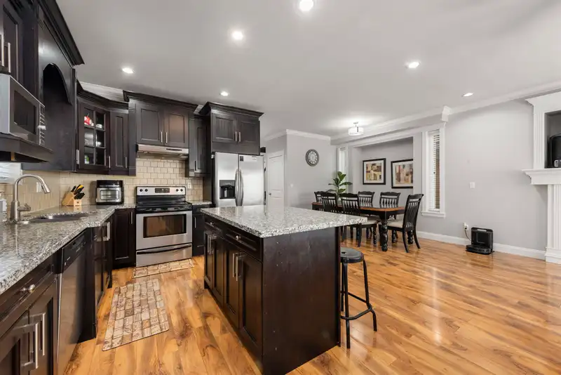 15032 60 AVENUE - photo 3 of 40