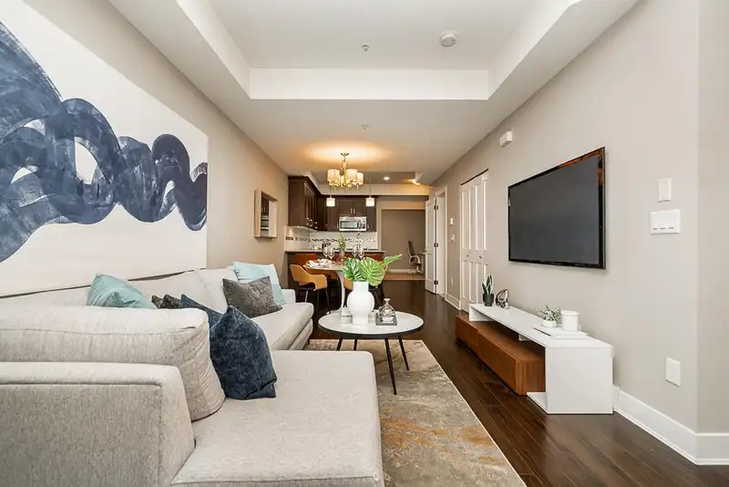 109 828 ROYAL AVENUE - photo 3 of 34