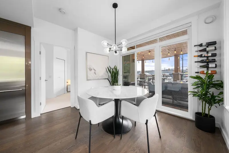 218 733 W 14TH STREET - photo 3 of 25