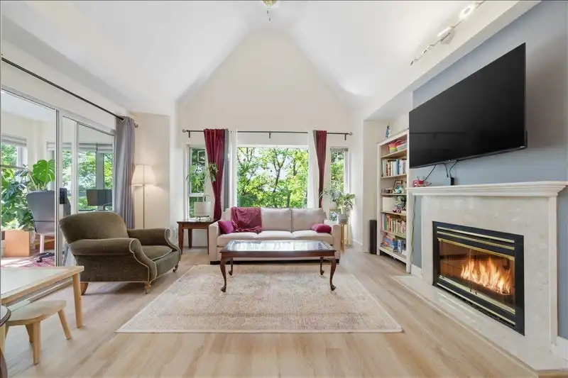 309 1550 FELL AVENUE - photo 1 of 27