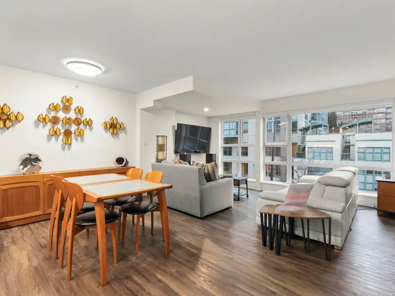 403 910 BEACH AVENUE - photo 3 of 31