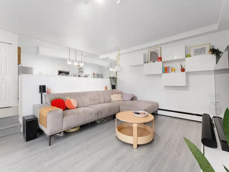 3 870 W 7TH AVENUE - photo 1 of 23