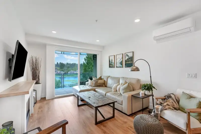 404 33160 PLAXTON CRESCENT - photo 4 of 40