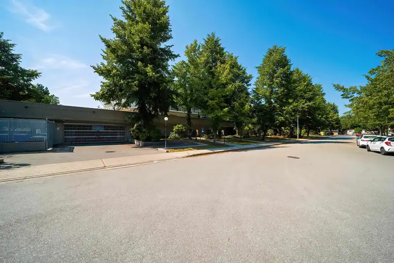 219 3051 AIREY DRIVE - photo 3 of 18