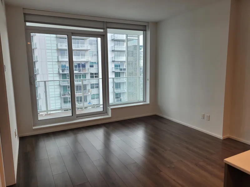 2104 3833 EVERGREEN PLACE - photo 2 of 8