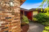 2066 149 STREET - thumbnail 4