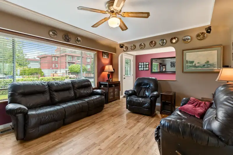 22128 119 AVENUE - photo 2 of 17