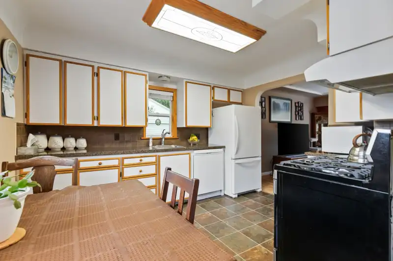 22128 119 AVENUE - photo 3 of 17