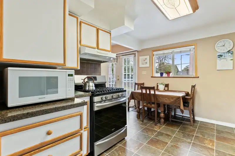 22128 119 AVENUE - photo 4 of 17