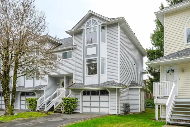 4 15550 89 AVENUE - photo 1 of 39