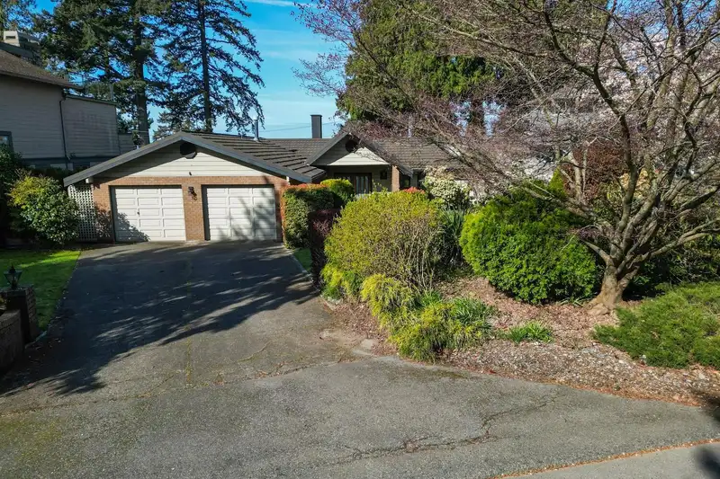 51 ENGLISH BLUFF ROAD - photo 2 of 30
