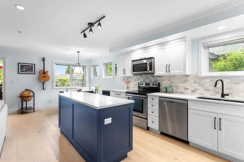1121 ST. ANDREWS AVENUE - photo 4 of 39