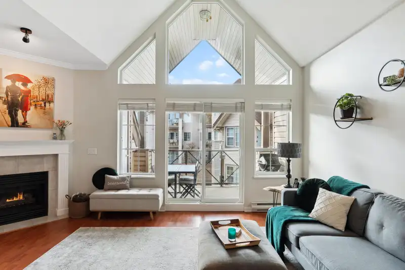 207 4747 54A STREET - photo 2 of 33