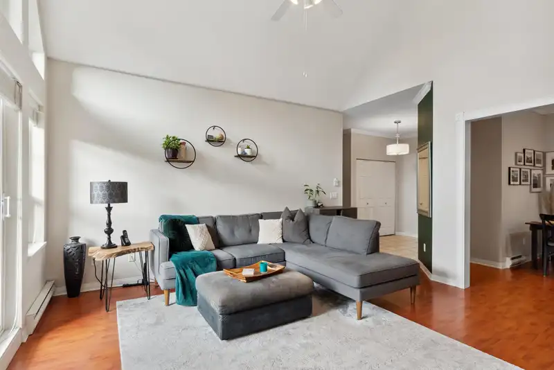 207 4747 54A STREET - photo 3 of 33