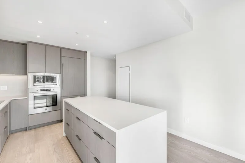 802 6138 BIRNEY AVENUE - photo 4 of 25