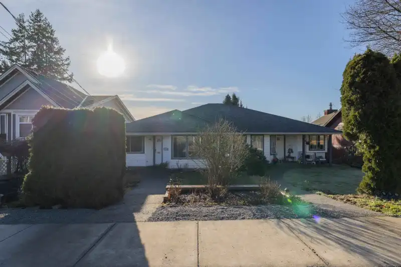 1038 WALLS AVENUE - photo 1 of 30