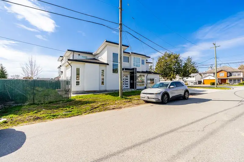 9185 139 STREET - photo 4 of 36