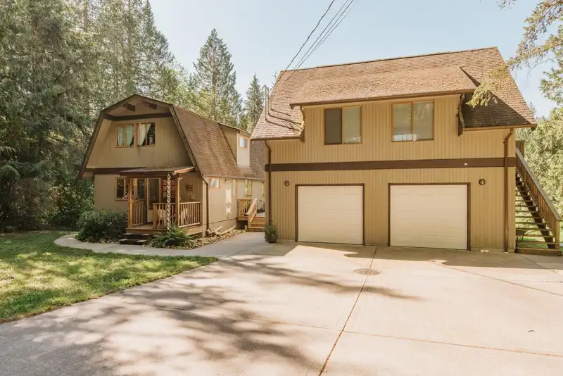 2617 SUNSHINE COAST HIGHWAY - photo 2 of 31