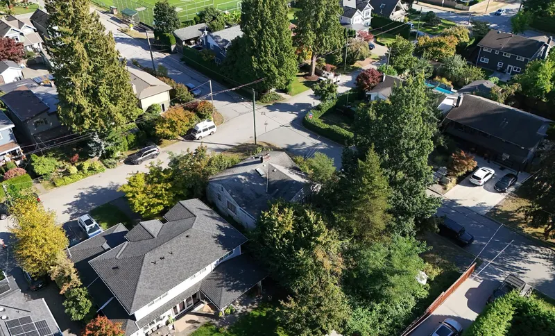 2405 LLOYD AVENUE - photo 1 of 11