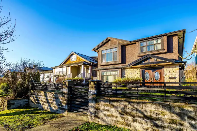 5761 INVERNESS STREET - photo 1 of 30