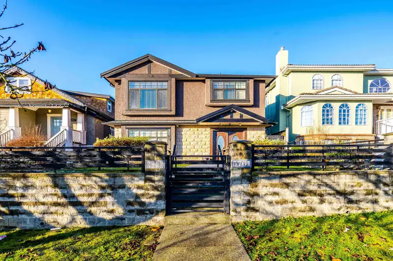 5761 INVERNESS STREET - photo 2 of 30