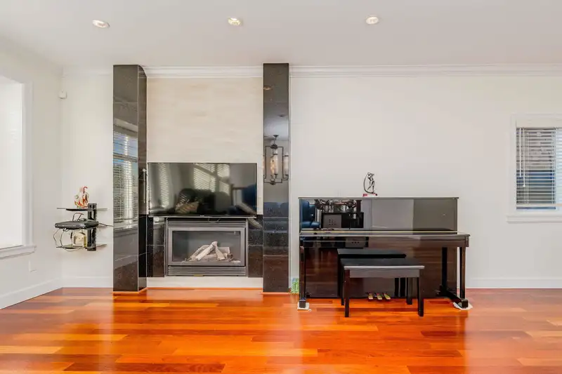 5761 INVERNESS STREET - photo 4 of 30