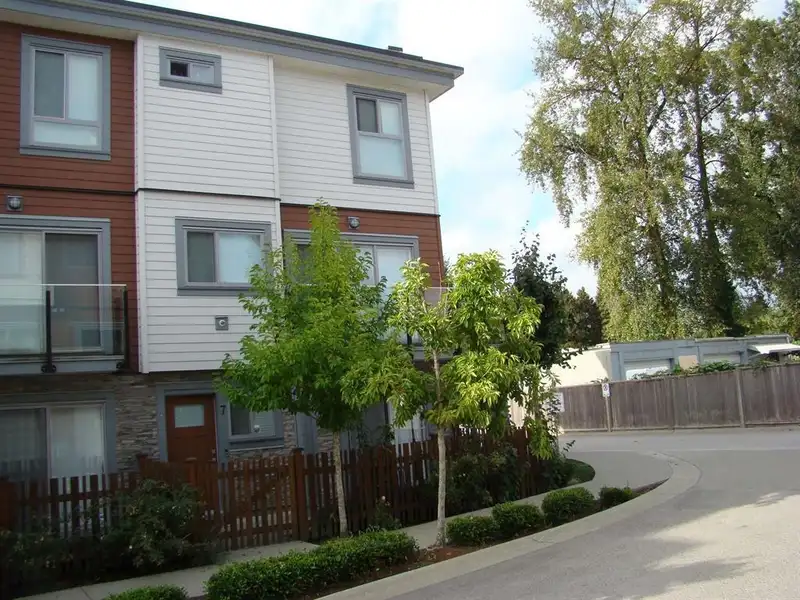 7 13328 96 AVENUE - photo 1 of 40