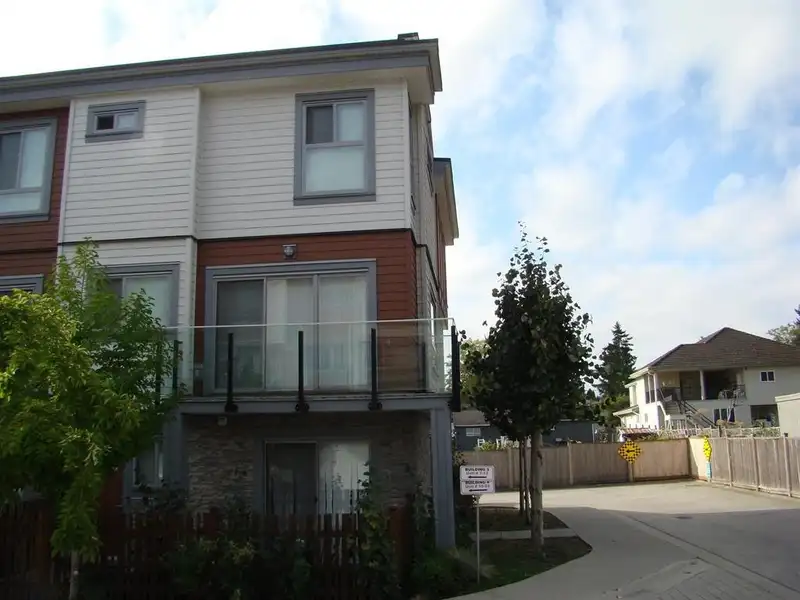 7 13328 96 AVENUE - photo 3 of 40