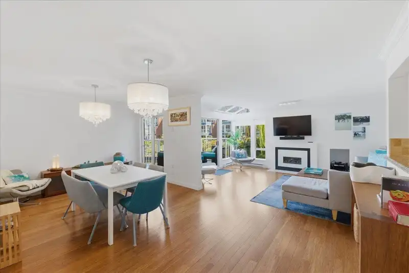1523 MARINER WALK - photo 3 of 34