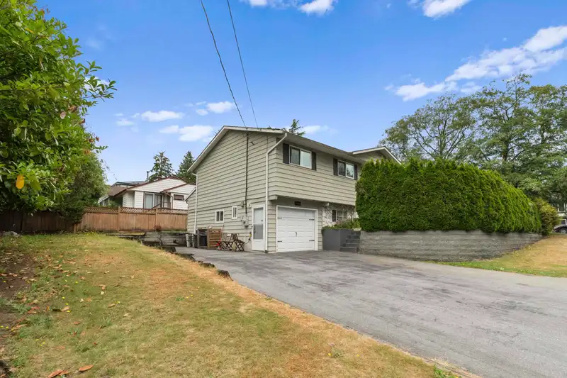 11695 76A AVENUE - photo 2 of 40