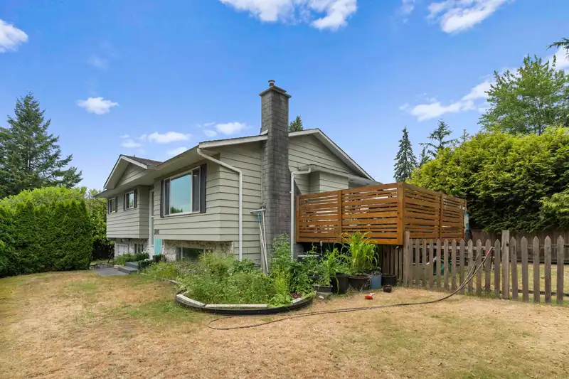 11695 76A AVENUE - photo 3 of 40