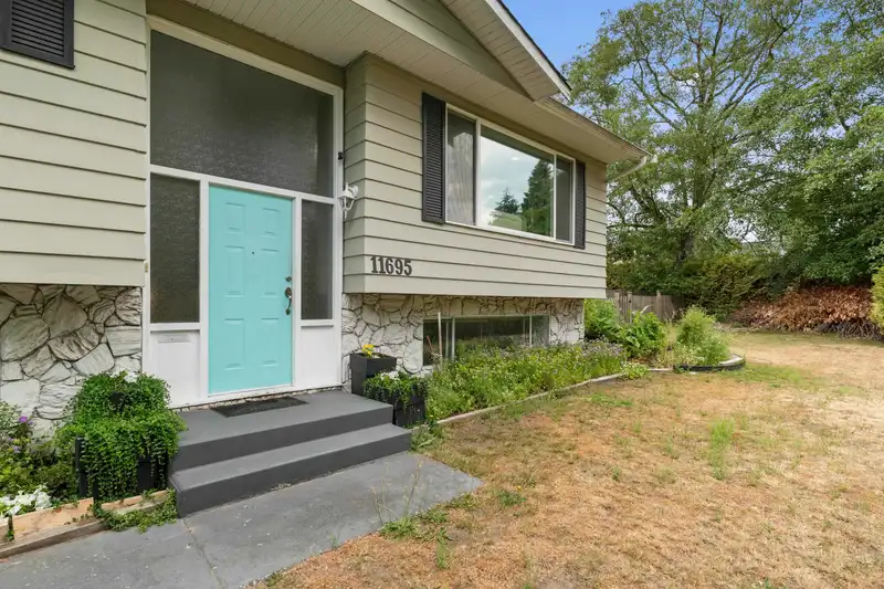 11695 76A AVENUE - photo 4 of 40