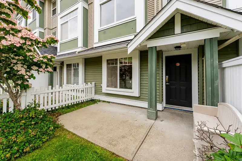 64 8676 158 STREET - photo 1 of 40
