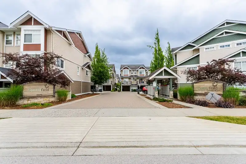 64 8676 158 STREET - photo 2 of 40